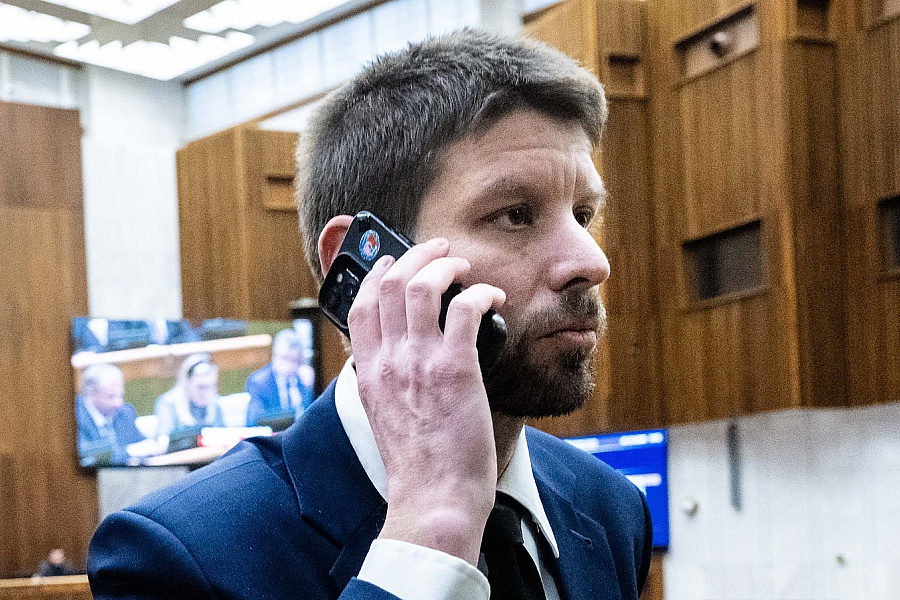 Združenie Šimečkovej matky platilo mobil, ktorý používa líder PS