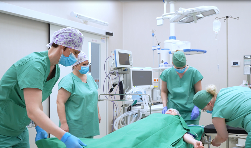 Takmer tritis&iacute;c lek&aacute;rov pracuje aspoň na troch miestach naraz. Kontrol&oacute;ri sa p&yacute;taj&uacute;, ako to st&iacute;haj&uacute;