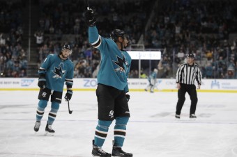 Kane hetrikom doviedol Sharks k výhre, Slováci nebodovali, Pánik sa zranil