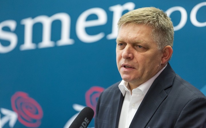 Fico odmieta tvrdenia o nelegálnom financovaní strany Smer