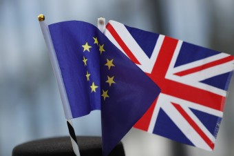 Lídri EÚ odobrili novú dohodu o brexite