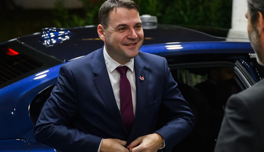 Ako je možné, že pravicová hviezda Petr Macinka pochádza z bašty kresťanských prakomunistov?
