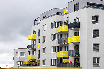 NBS chce mladým ľuďom pomôcť s bývaním, investorov pribrzdiť