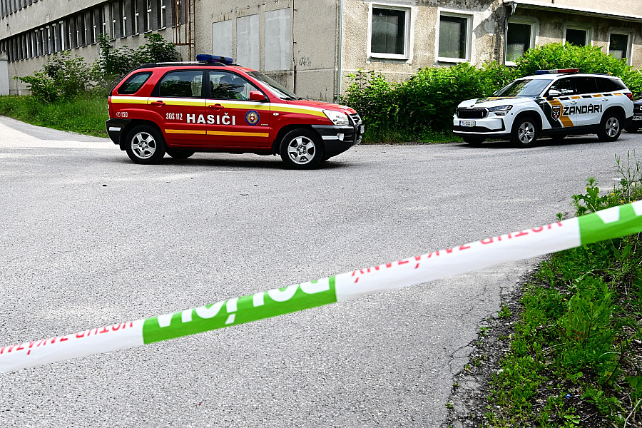 V priemyselnom areáli v Myjave zasahujú hasiči, odporúčajú nevetrať