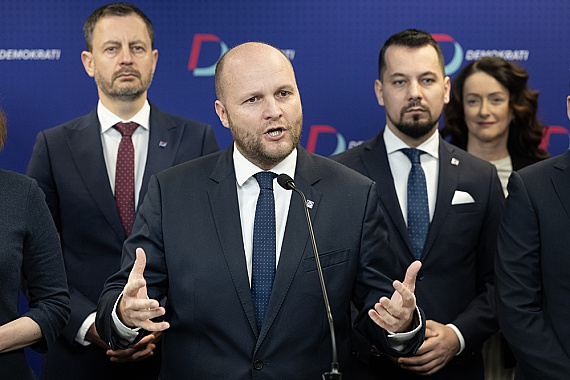 Vymeniť Fica chcú aj s Matovičom. Je najvyšší čas prestať sa hrať s lopatkami na pieskovisku, vraví Naď