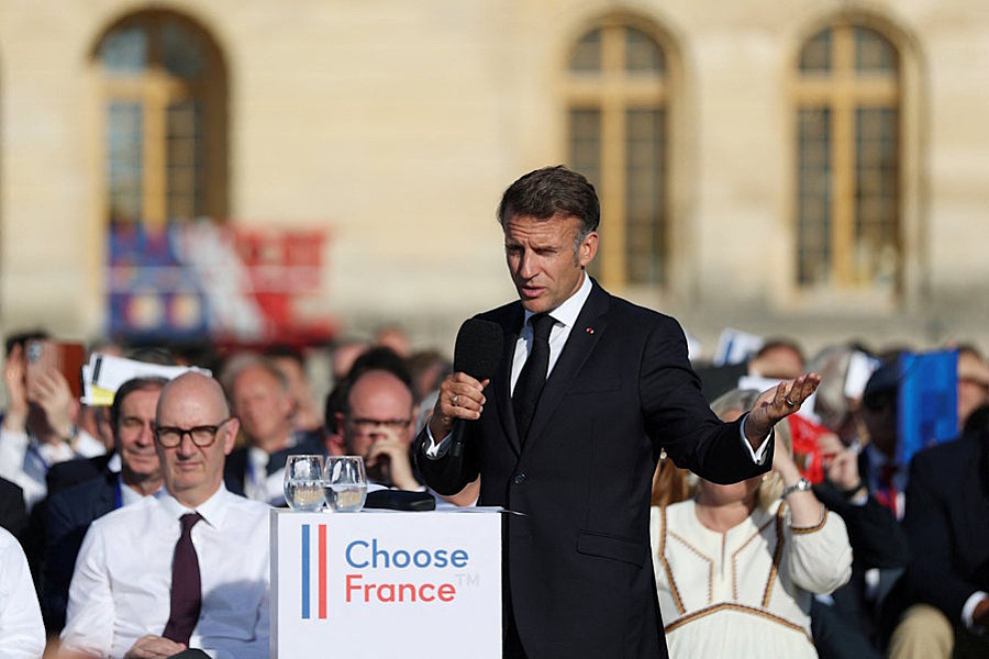 Koniec Macronovej éry. Francúzsko pre migráciu a násilie v uliciach volí radikálny obrat