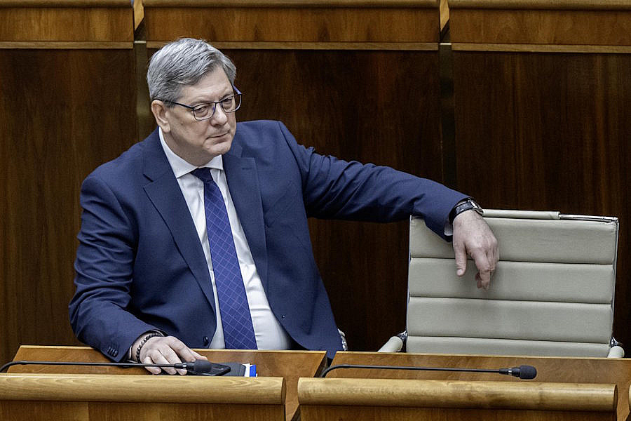 Neotravujme sa diskusiou, zoberte si zákon na pláž