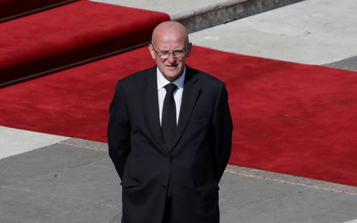 Strážny anjel pápežov dolietal. Krídla mu zlomil únik informácií