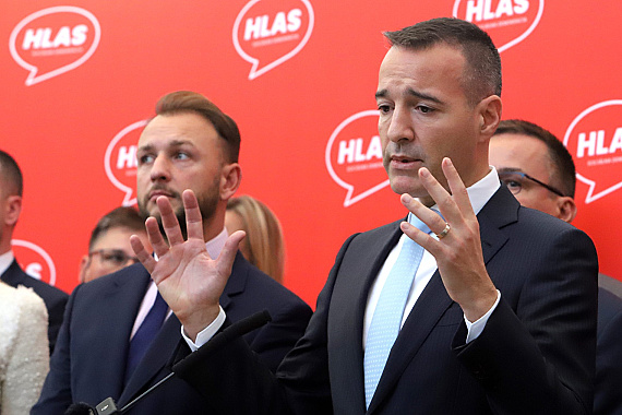 Hlas navrhne zákaz do 16 rokov a chránený režim do 18 rokov