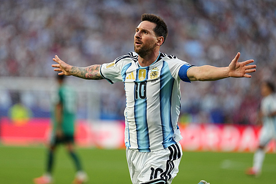 Messi strelil hetrik a vyrovnal rekord Kloseho
