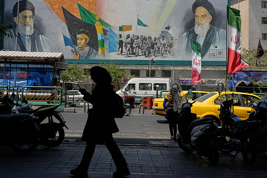 Irán: Pohrebný sprievod za najvyššieho vodcu Alího Chámeneího povedie cez Irak