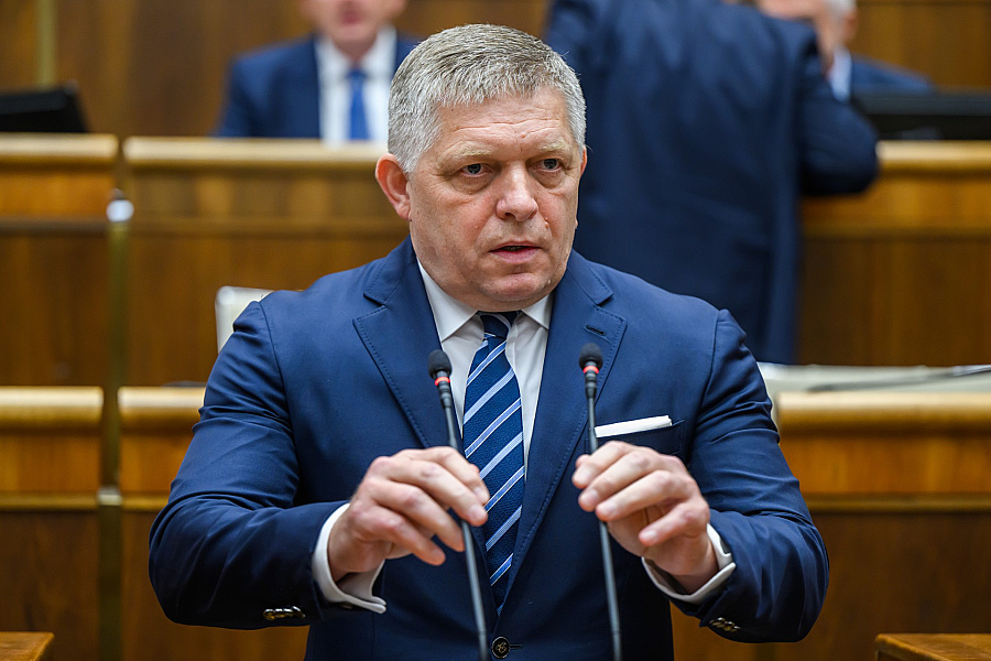Fico vládol mesiace bez legitimity, tvrdí opozícia. Premiér presviedčal aj vlastných poslancov, že ekonomike sa darí