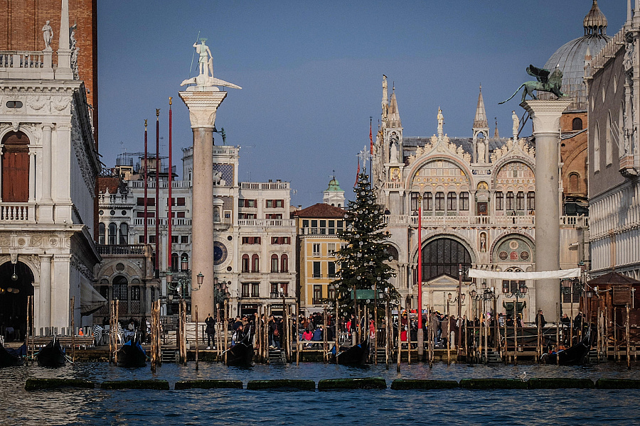 Benátky zvažujú výrazné zvýšenie poplatku pre jednodenných turistov