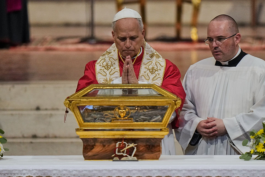 Životný štýl kresťanov má byť pre svet ohromujúci, vyhlásil Lev XIV. pri uctení si relikvií svätého Augustína