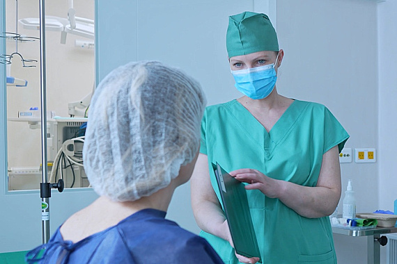 Primár ma už na chodbe pred pohovorom poslal domov, lebo chcel zobrať muža, hovorí začínajúca doktorka