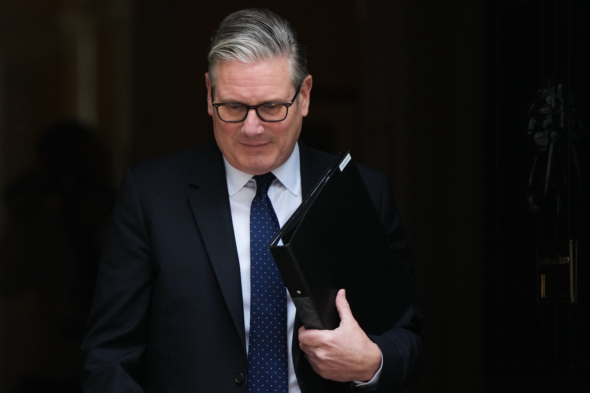 Starmer odst&uacute;pi aj z funkcie l&iacute;dra labouristov, nahradiť ho chce starosta Manchestru