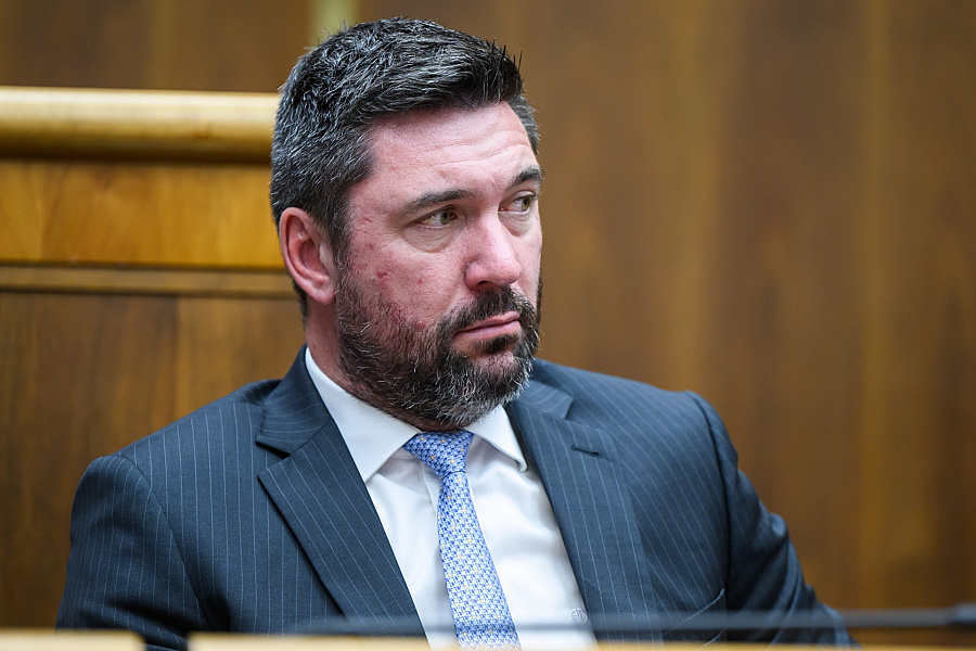 Minister Richard Takáč dohodol právne služby až do 332-tisíc eur od advokátskej kancelárie Natálie Trubanovej