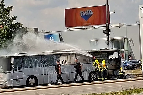 V Nitre horel autobus, ktorý viezol deti na školský výlet