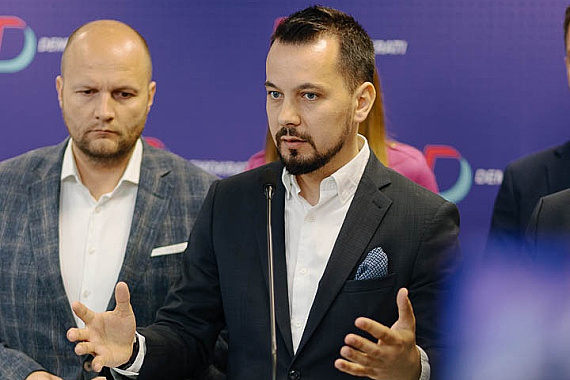 Opoziční Demokrati žiadajú predsedu Najvyššieho súdu Františka Moznera, aby odpovedal na to