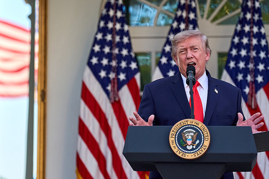 Tucker sa už od Trumpa odtrhol. Ako zasiahne hnutie MAGA a republikánov vojna s Iránom?
