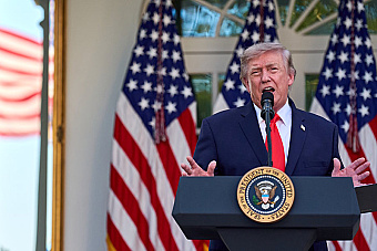 Tucker sa už od Trumpa odtrhol. Ako zasiahne hnutie MAGA a republikánov vojna s Iránom?