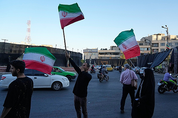 USA zaútočili na Irán v odvete za útok na nákladnú loď. Teherán útoky opätoval