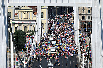 Ulicami Budapešti prešiel dúhový pochod, bol o poznanie menší ako vlani