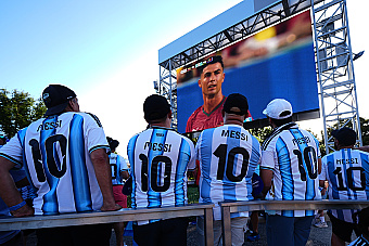 Messi žiari, Ronaldo rozdeľuje, Kapverdy prekvapujú. Šampionát vstúpil do vyraďovacej fázy