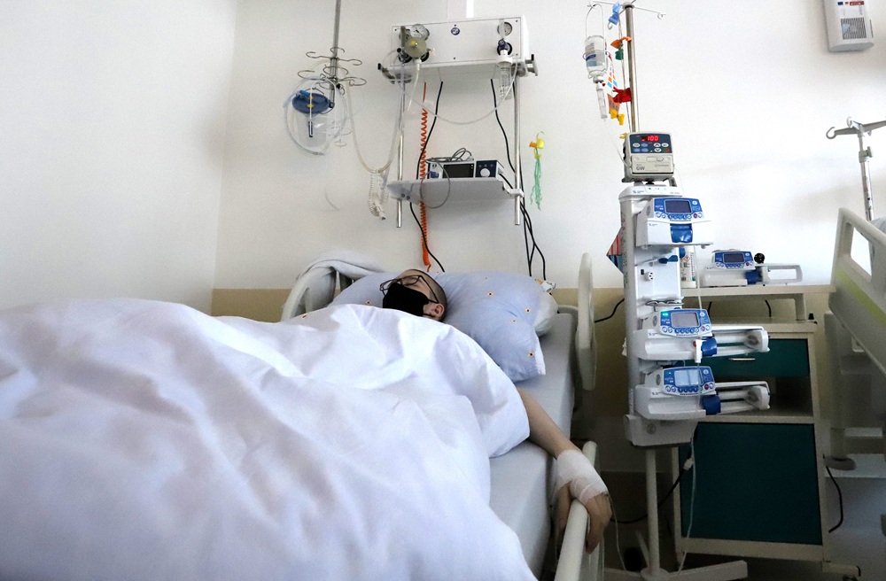 Z prehriatia už skolabovala aj sestra na operačke. Pacienti si nosia ventilátory, na klímu nie sú peniaze