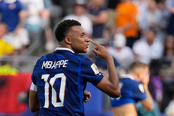 Francúzsko postúpilo do osemfinále, víťazstvo zariadil Mbappé