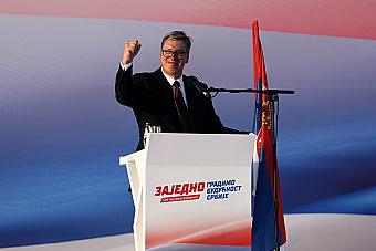 Srbský prezident chce odísť z funkcie, ale moci sa zriecť nehodlá