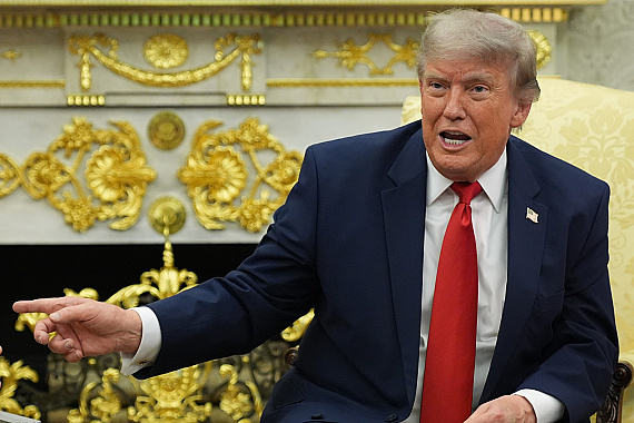 Trump: Udržiavať súčasnú americkú podporu NATO je smiešne