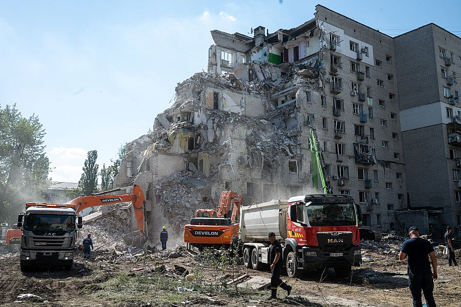 Ruské útoky v Kyjeve zabili najmenej sedem ľudí a 24 ďalších zranili
