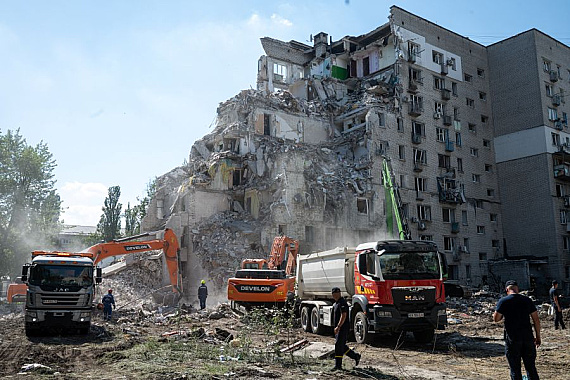 Ruské útoky v Kyjeve zabili najmenej sedem ľudí a 24 ďalších zranili