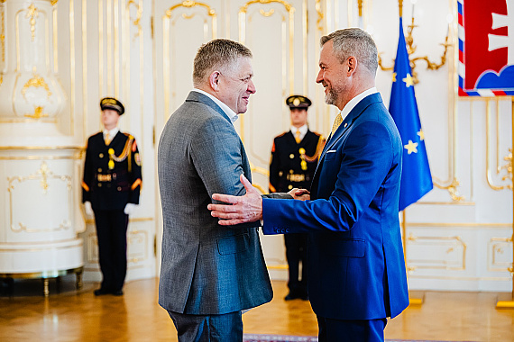 Prezident Peter Pellegrini sa pred odchodom na samit NATO stretol s premiérom Robertom Ficom a ministrom zahraničných vecí Jurajom Blanárom