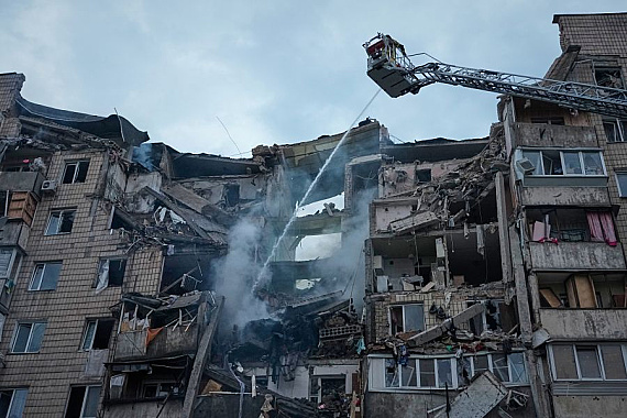 Ruské útoky v Kyjeve zabili najmenej sedem ľudí a 24 ďalších zranili