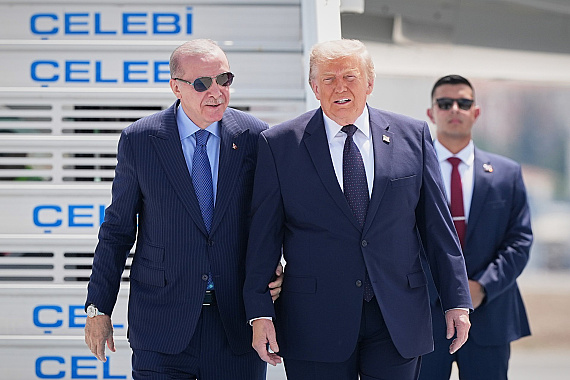 Americký prezident Donald Trump pricestoval do Ankary na summit NATO