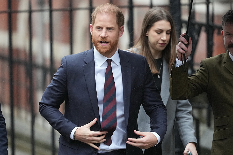 Prince Harry prehral súdny spor s vydavateľom denníka Daily Mail