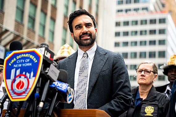 Americká Demokratická strana čelí zásadnému nástupu radikálnej ľavice zvnútra, varuje bývalá agentka strany