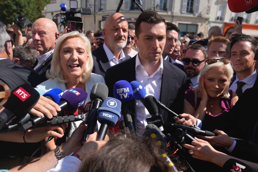 Hoci jej 30-ročný náhradník Bardella má lepšie šance, Le Penová chce kandidovať za prezidenta