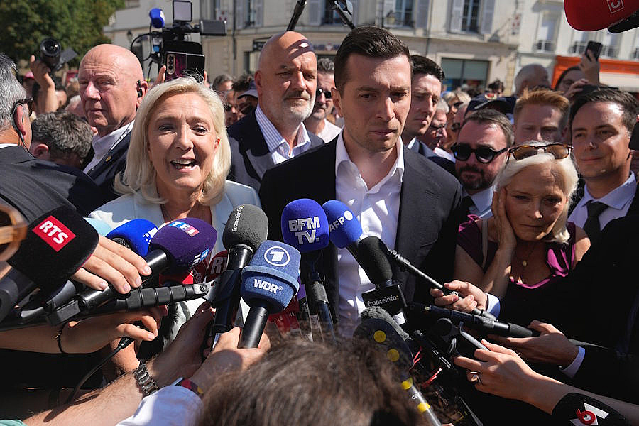 Hoci jej 30-ročný náhradník Bardella má lepšie šance, Le Penová chce kandidovať za prezidenta