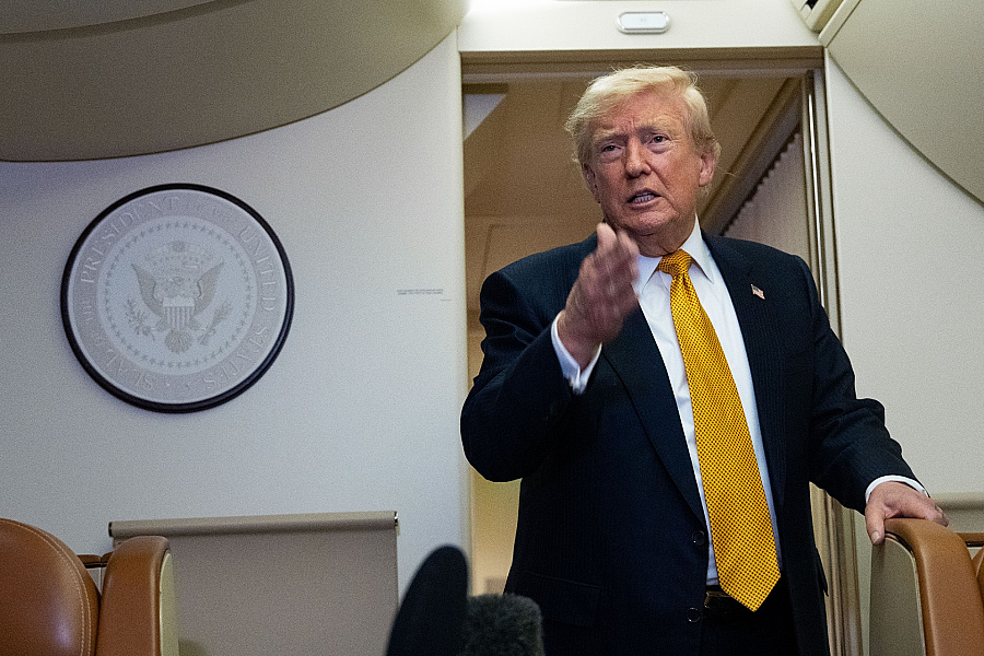USA výrazne zintenzívnia bombardovanie, ak Irán nezastaví útoky v Hormuze, varuje Trump