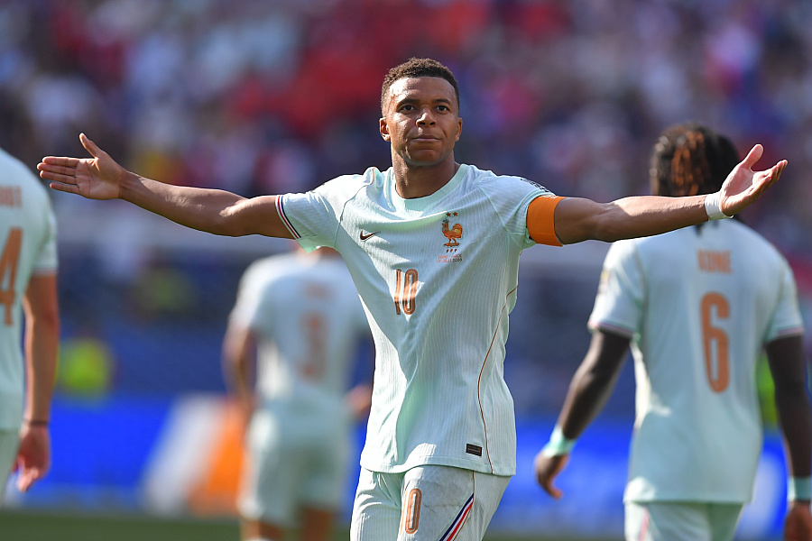Francúzi sú prví semifinalisti futbalového šampionátu