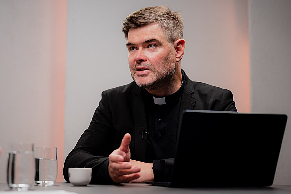 Vatikán je v tom nevinne, ale niektoré veci by mohol lepšie vysvetliť