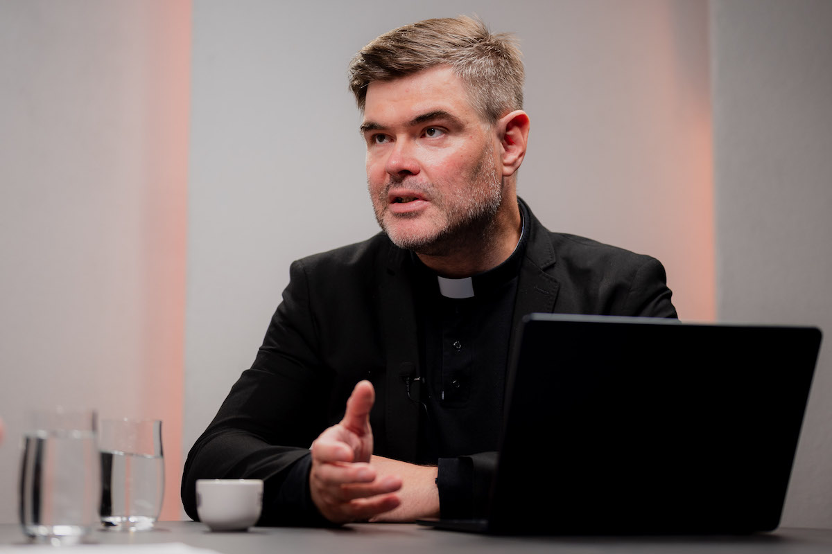 Vatikán je v tom nevinne, ale niektoré veci by mohol lepšie vysvetliť