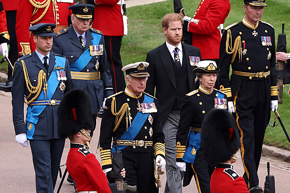 Britský kráľ Karol III. sa po prvý raz za štyri roky stretol s princom Harrym a jeho rodinou