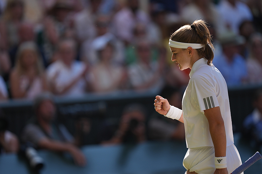 Česká tenistka Linda Nosková získala vo Wimbledone prvý grandslamový titul v kariére