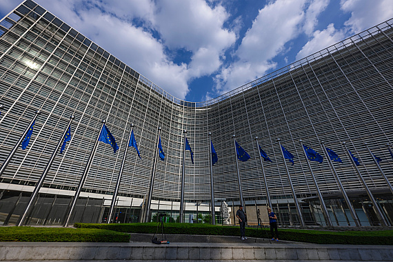 Slovensko zaostáva v boji proti korupcii aj v ochrane médií, konštatuje Európska komisia