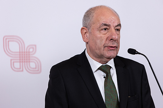 Sulyok oznámil, že podpíše novelu ústavy, ktorá ukončí aj jeho mandát