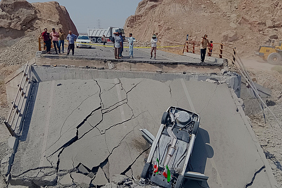 USA podnikli ďalšiu vlnu útokov na Irán, Teherán hlási odvetu. Pri Ománe zasiahli tanker
